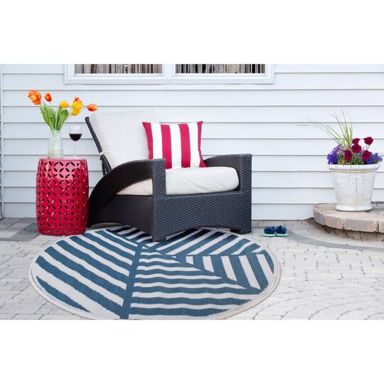 DII® Round Blue Geometric Outdoor Rug, 5ft.